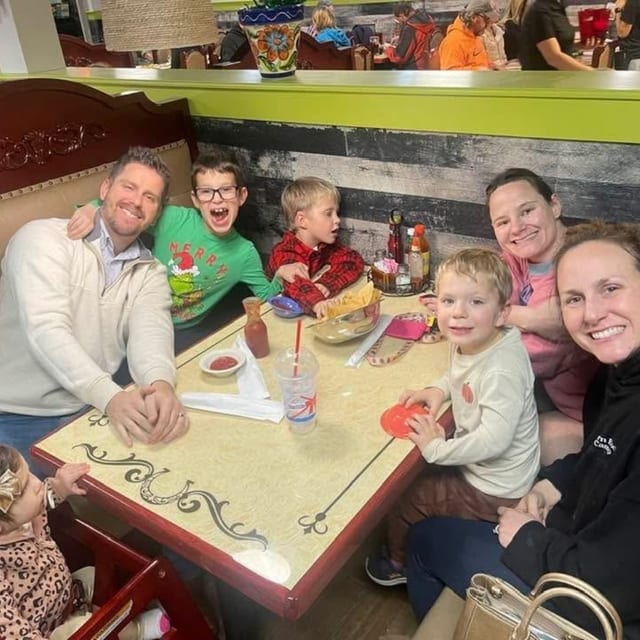 Monday Kids Eat Free (With Adult Purchase)